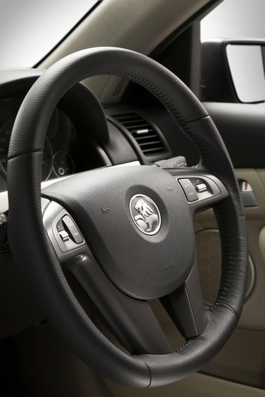  Holden Commodore VE Calais V Sportwagon 2008 года  (фото 19 из 46)